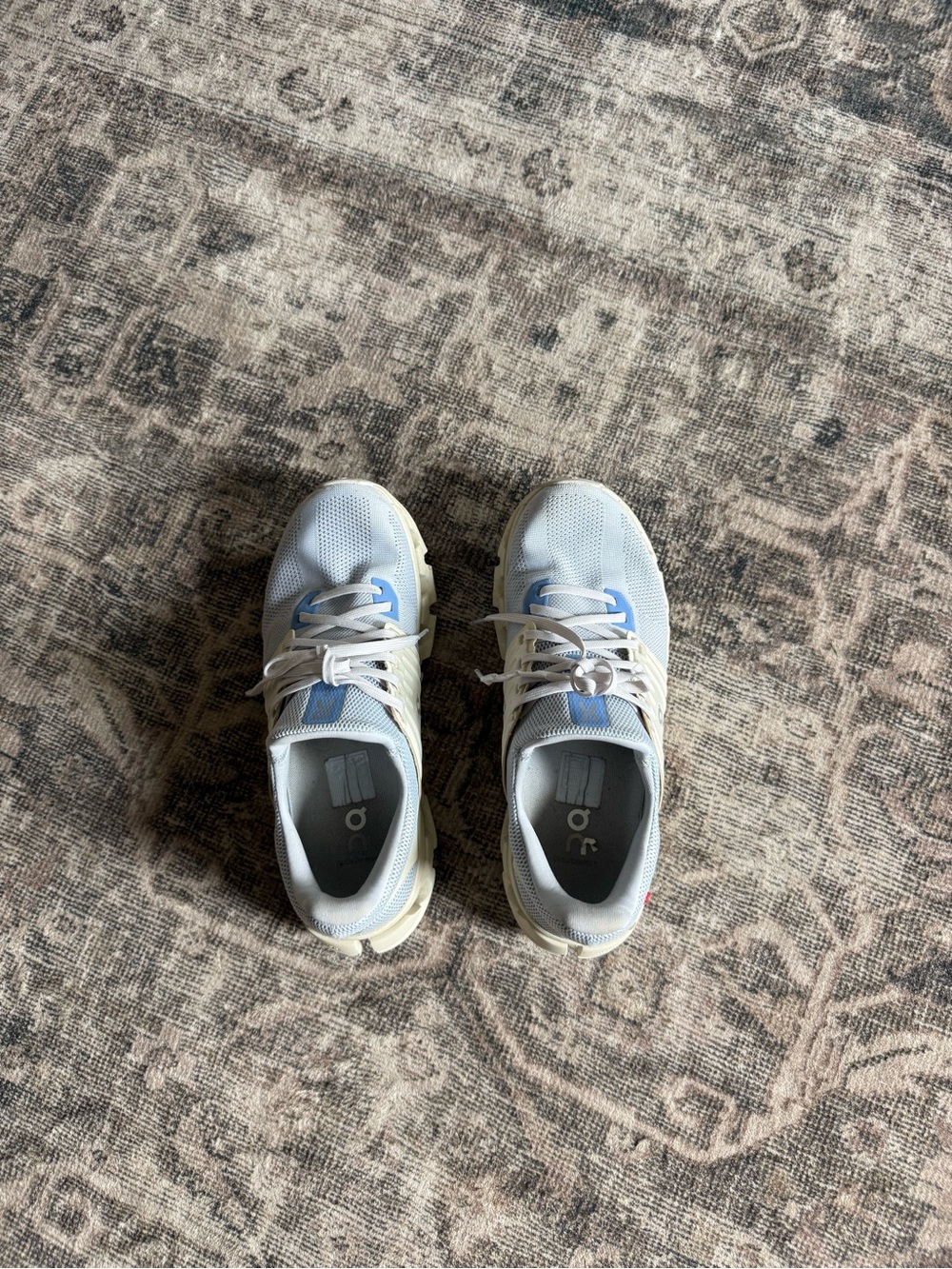 On cloud Light Blue Athletic Running Shoes - Women's 8.5 - Picture 3 of 4